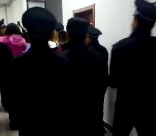 舅舅爆料被抓视频播放,惊曝被抓视频引发社会关注 第3张 舅舅爆料被抓视频播放,惊曝被抓视频引发社会关注 第3张